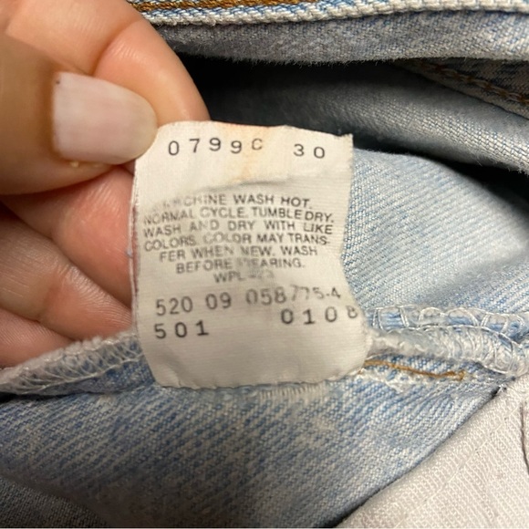 Vintage Levi's 501 distressed raw hem high rise Button Fly Light wash Size 29 - Picture 3 of 7